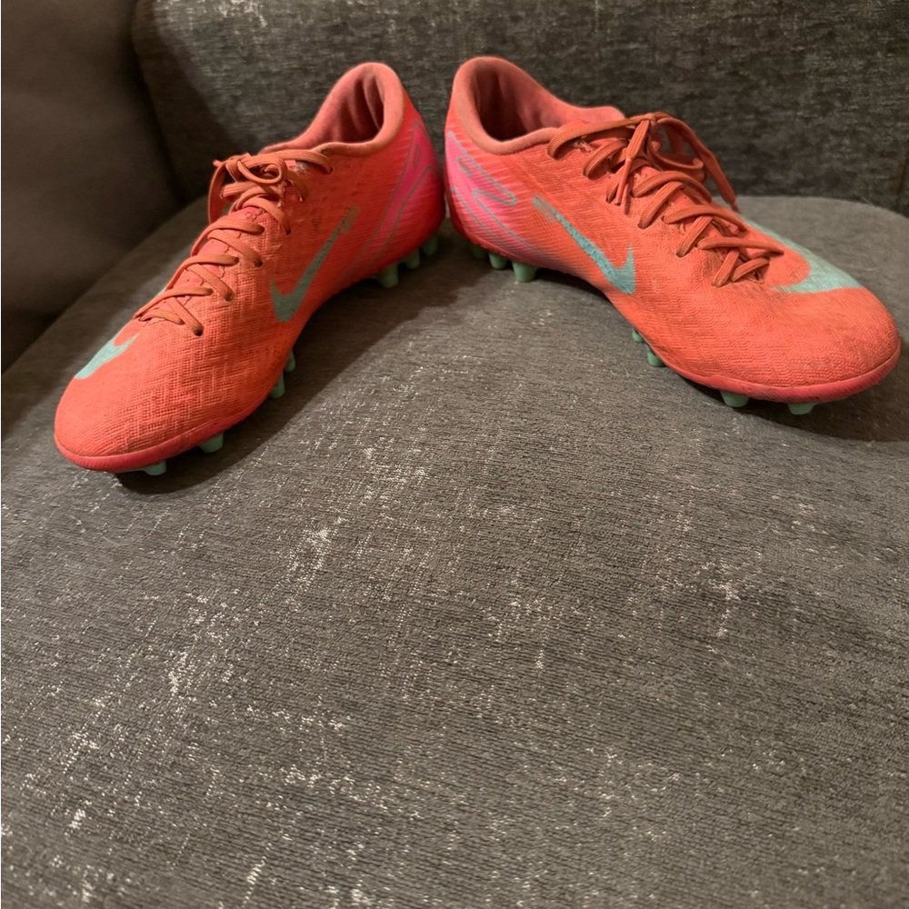 NIKE WOMENS ZOOM MERCURIAL VAPOR 16 ACADEMY FG/MG EMBER GLOW/AURORA